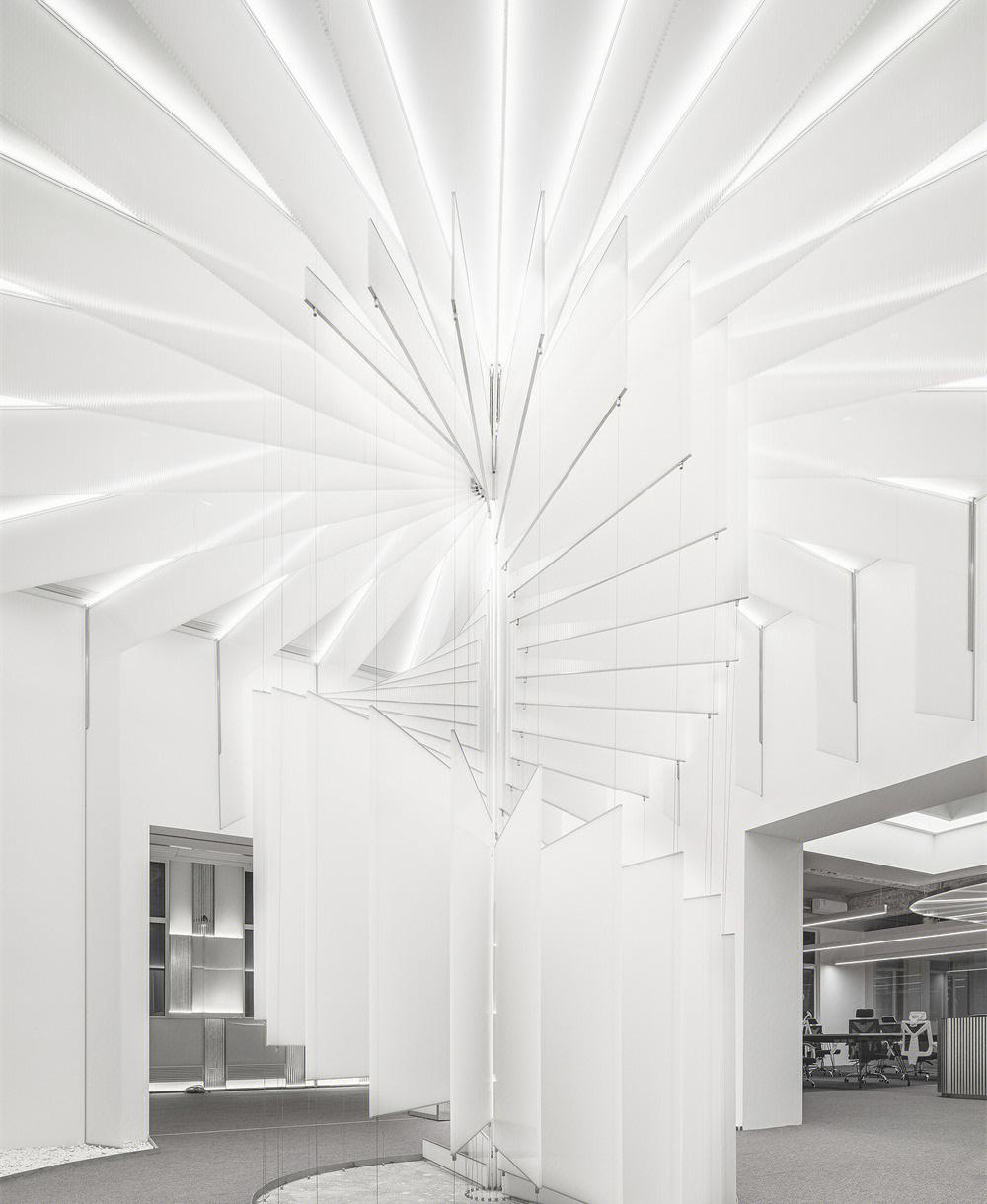 光影交错 北京广告公司的透明空间美学